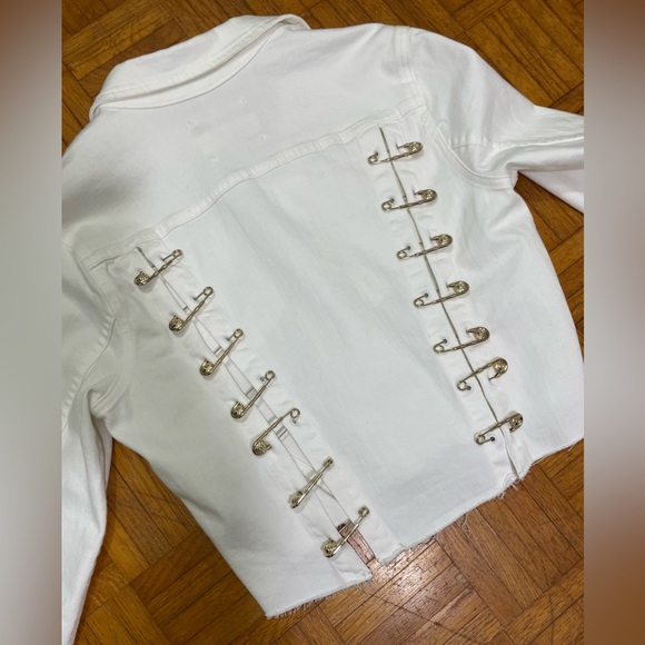 NWT L'agence Aria Cropped Safety Pin Denim Jacket White/Gold Size Large - Picture 7 of 10